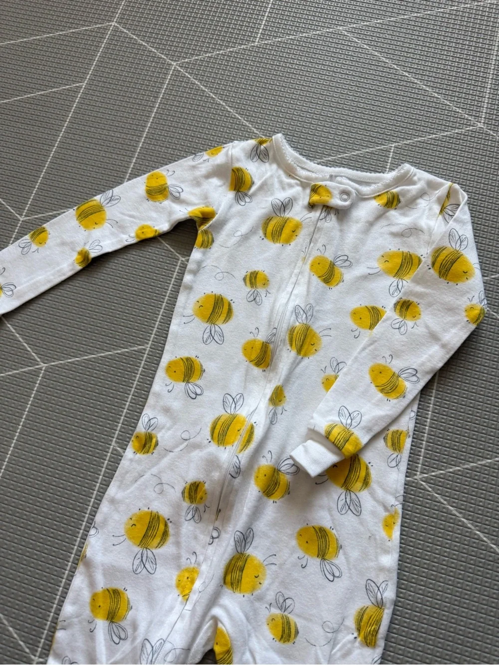 Carters|Baby girl/toddler White One-Piece footless  Pajamas,Yellow Bee print•3T
